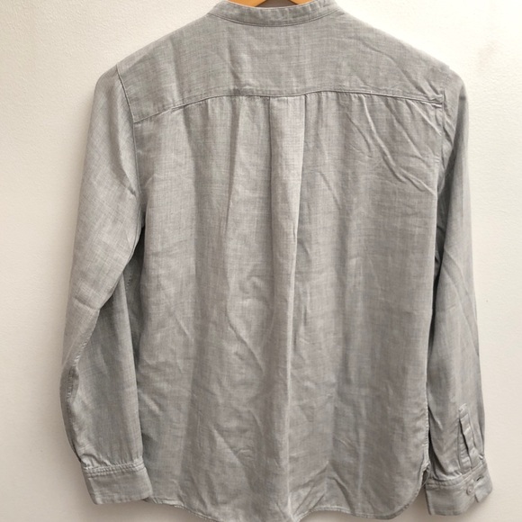 💗3/$25 Uniqlo Gray Button Down Blouse - Picture 4 of 4